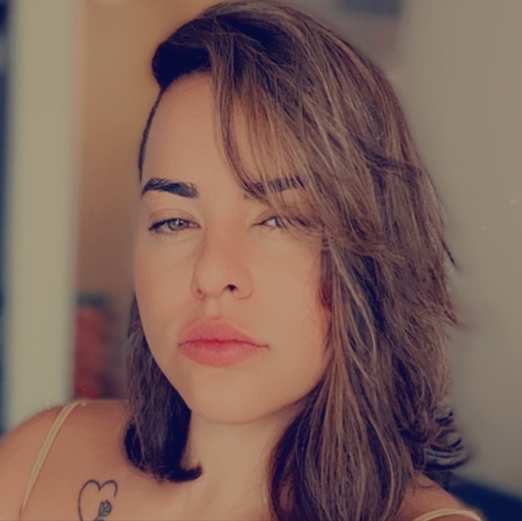 Meet your Posher, Dayana at EnClothed by DL - Picture 2 of 2